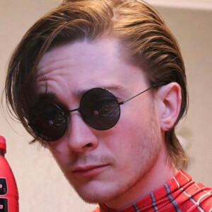 guybehindtheglassez at age 28