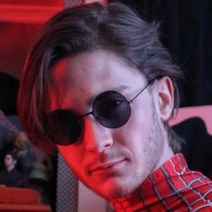 guybehindtheglassez at age 28