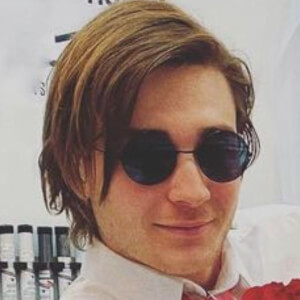 guybehindtheglassez at age 28