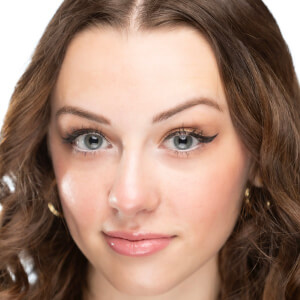 Hannah Mullen Headshot 3 of 10