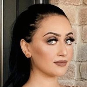 Henna Ahmed Headshot 6 of 10