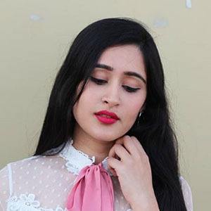 Himanshi Tekwani Headshot 5 of 5