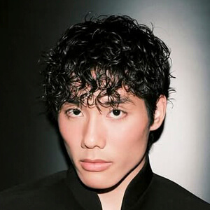Huang Long Headshot 4 of 7