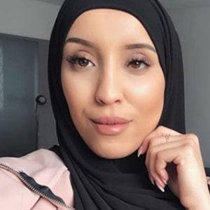 Inspiration of a Hijabi Headshot 3 of 6
