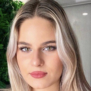 Ioana Sfinxul Headshot 7 of 10
