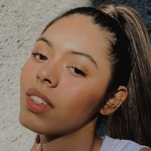 Isabel Chez Headshot 4 of 10