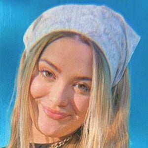 Izzy Taylor Headshot 7 of 10