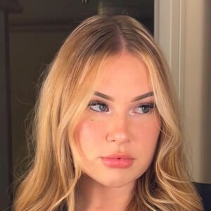 Jenna Rosser Headshot 5 of 6