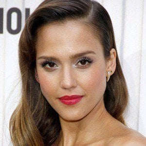 Jessica Alba at age 32