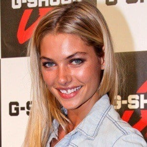 Jessica Hart Headshot 6 of 9