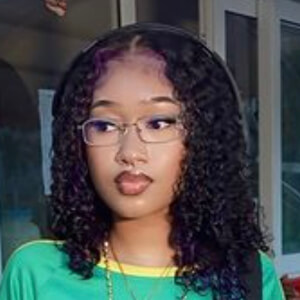 Jinae Lue Headshot 3 of 7