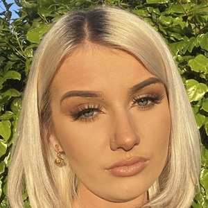Jordan Theresa Headshot 8 of 10
