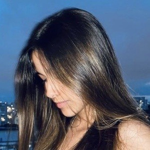 Julia Alves Headshot 3 of 10