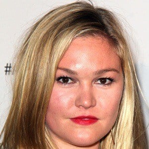 Julia Stiles at age 32