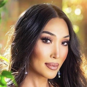 Julie Vu Headshot 10 of 10
