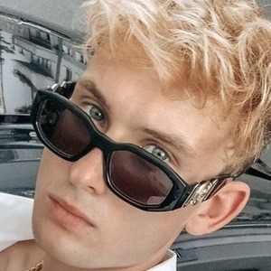 Julien Kurze Headshot 4 of 10