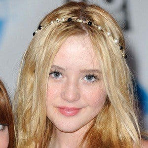 Kathryn Newton Headshot 8 of 10