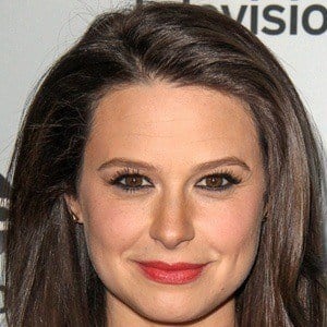 Katie Lowes Headshot 5 of 6