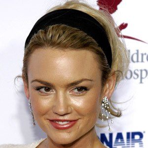 Kelly Carlson Headshot 6 of 10