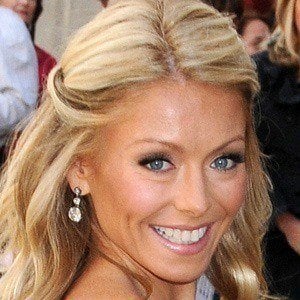 Kelly Ripa Headshot 6 of 10