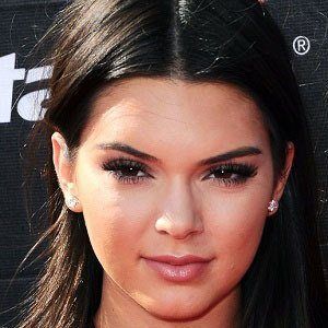 Kendall Jenner Headshot 10 of 10