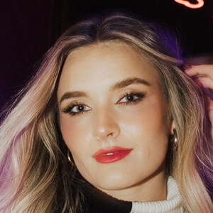 Kenna McClellan Headshot 9 of 13