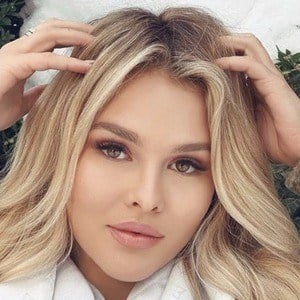 Kinsey Wolanski Headshot 3 of 10
