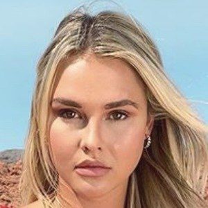 Kinsey Wolanski Headshot 8 of 10