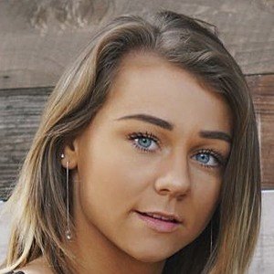 Kristin Farina Headshot 7 of 10