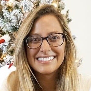 Lainey Ostrom Headshot 5 of 10