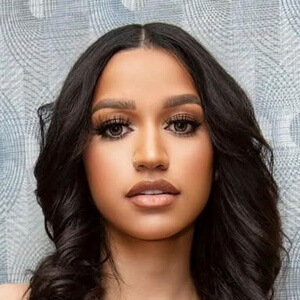 lauremofficial Headshot 2 of 8