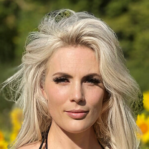 Leanne Carr Headshot 2 of 9