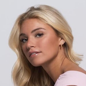 Lily Garofalo Headshot 4 of 10