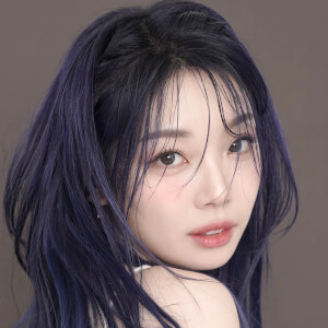 lilyis_ Headshot 13 of 17