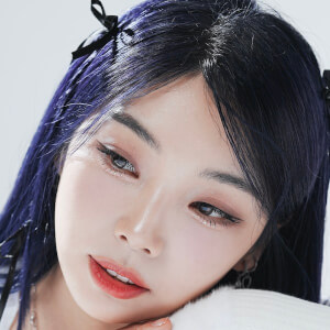 lilyis_ Headshot 10 of 17