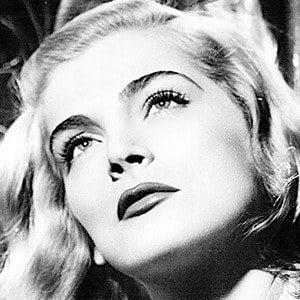 Lizabeth Scott Headshot 4 of 7