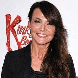 Lizzie Cundy Headshot 3 of 5