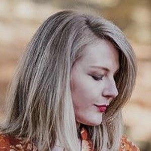 Lorna Burford Headshot 7 of 10