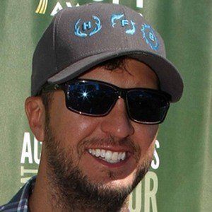 Luke Bryan Headshot 10 of 10