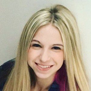 Madi Lee Headshot 7 of 8