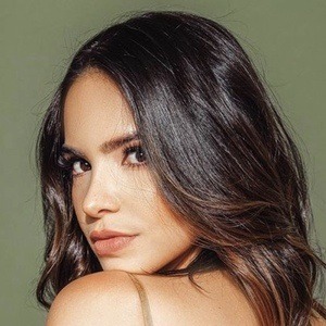 Mafe Romero Headshot 8 of 10