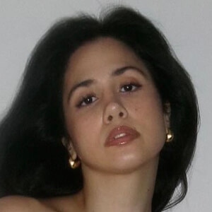 Maha Haider Headshot 2 of 7