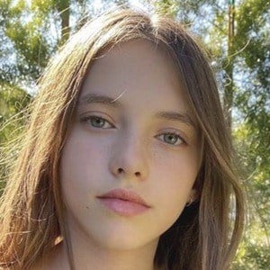 Maisie de Krassel Headshot 2 of 10