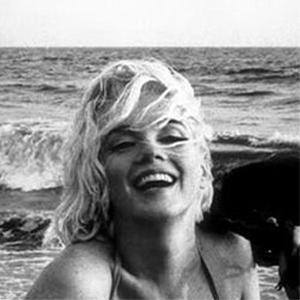 Marilyn Monroe Headshot 9 of 10