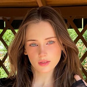 Mary Amber Headshot 6 of 9