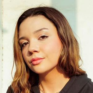 Melissa Domm Headshot 5 of 8