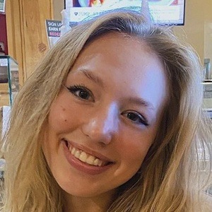Mia Haglund Headshot 8 of 10