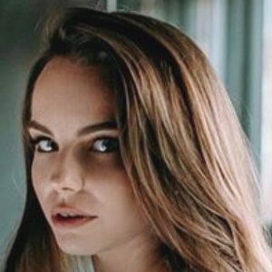 Nadia Dlugosz Headshot 2 of 10
