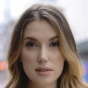 Natalie Friedman Headshot 6 of 10