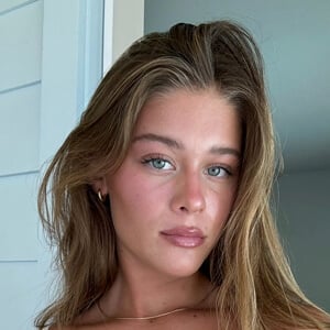 Nicole Booker Headshot 2 of 10